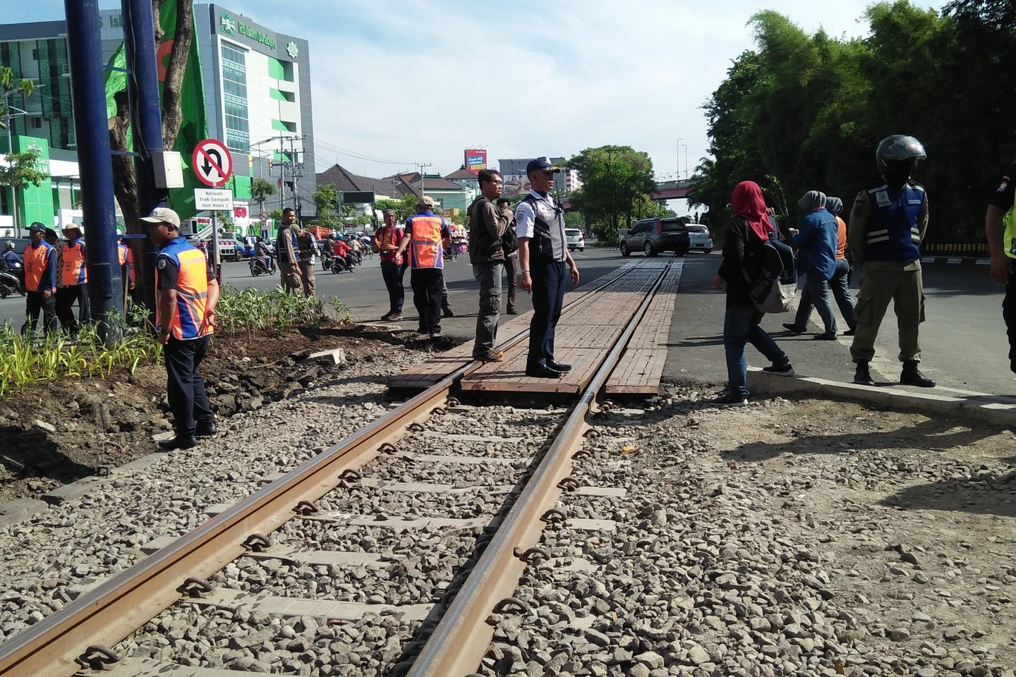 Kurangi Kemacetan, Pemkot Surabaya Resmikan Perlintasan Sebidang