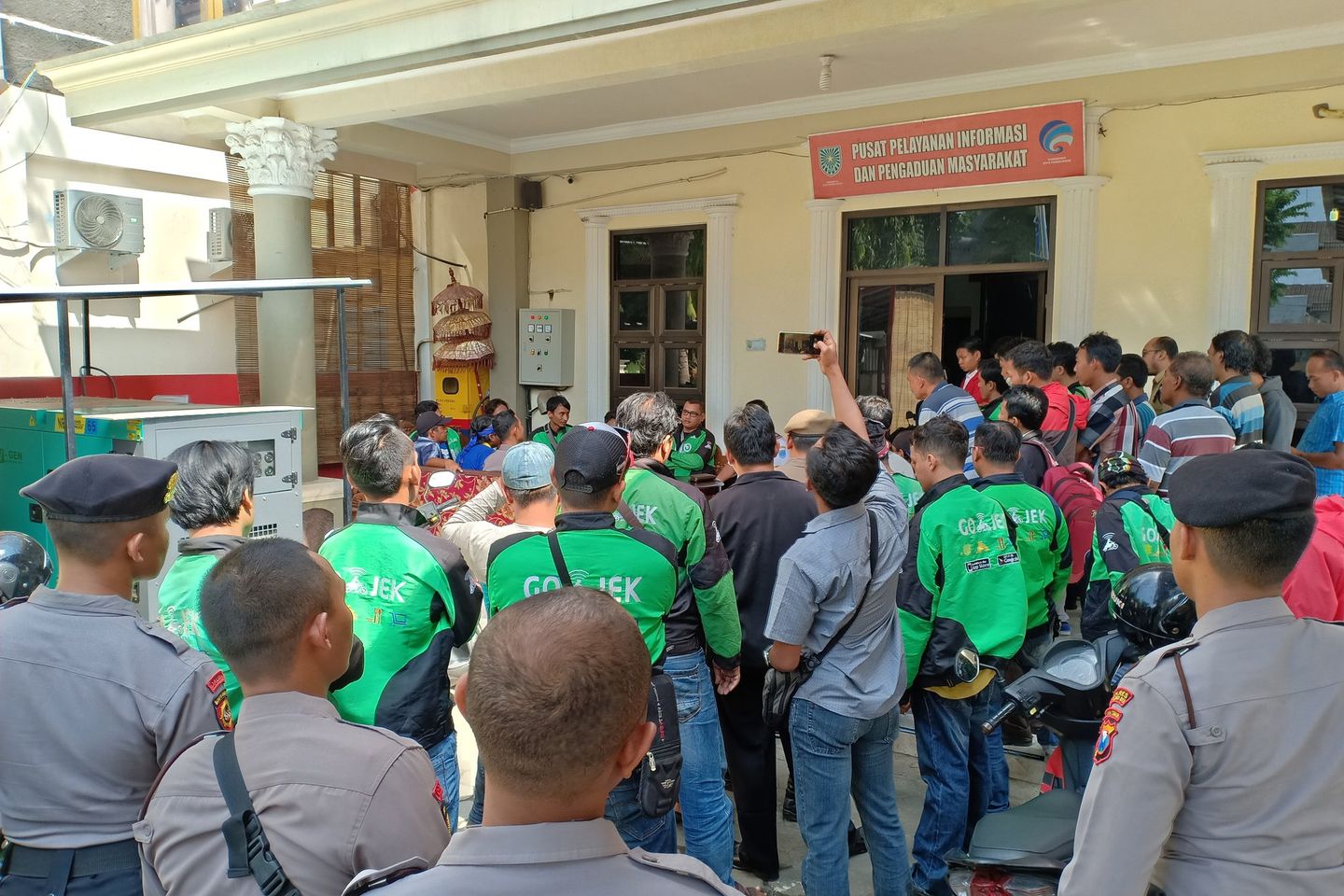 Driver Ojek Online Vs MPU Nyaris Jotosan di Probolinggo