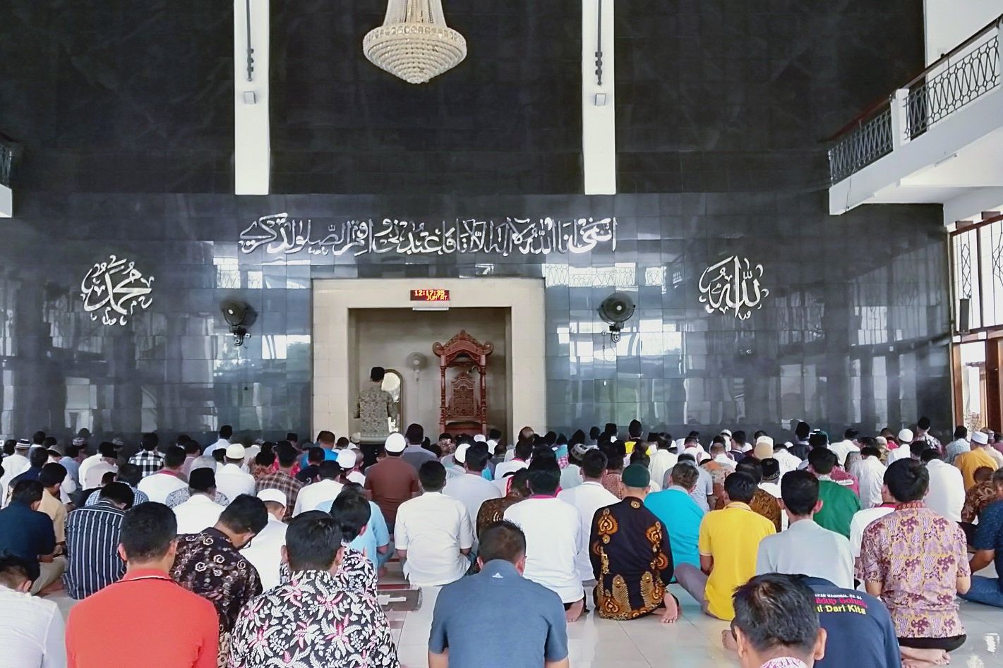 Tangkal Corona, Jemaah Salat Jumat di Gresik Baca Qunut Nazilah