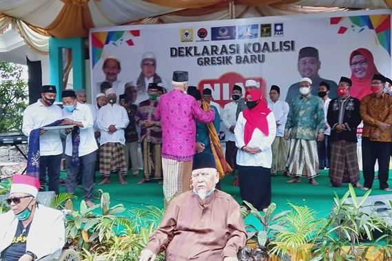 Kiai Sepuh dan Mantan Bupati Gresik Hadiri Deklarasi Yani-Aminatun