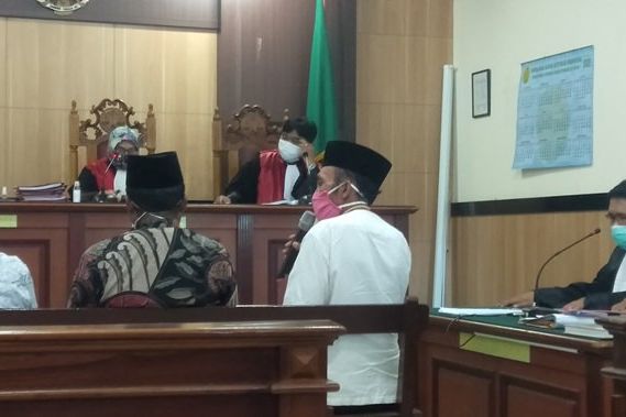 Kasus Penganiayaan Takmir Masjid di Gresik, Saksi Ungkap Korban Ditendang