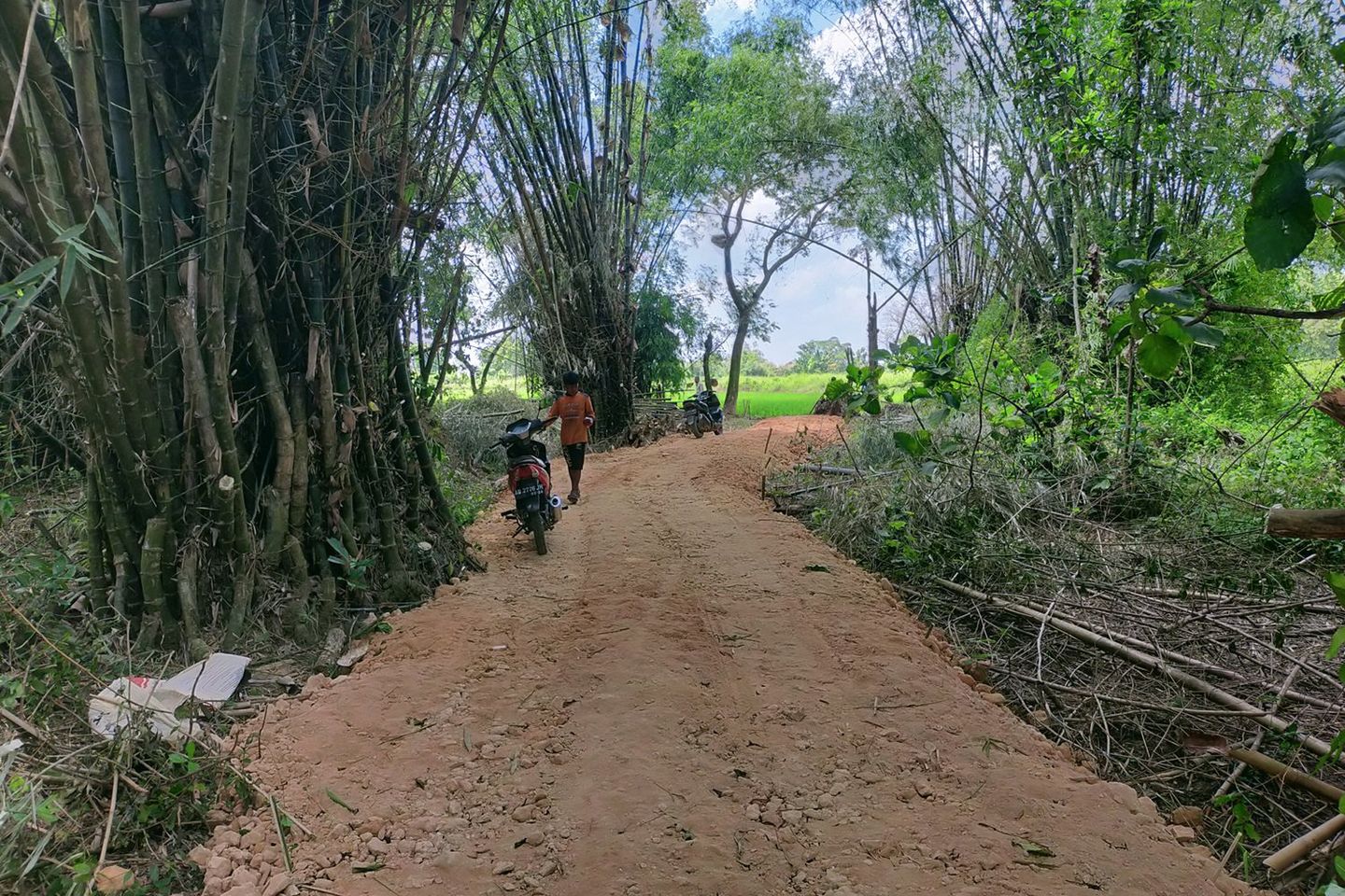 Masyarakat Pertanyakan Transparansi Proyek Jalan Sirtu di Sampang