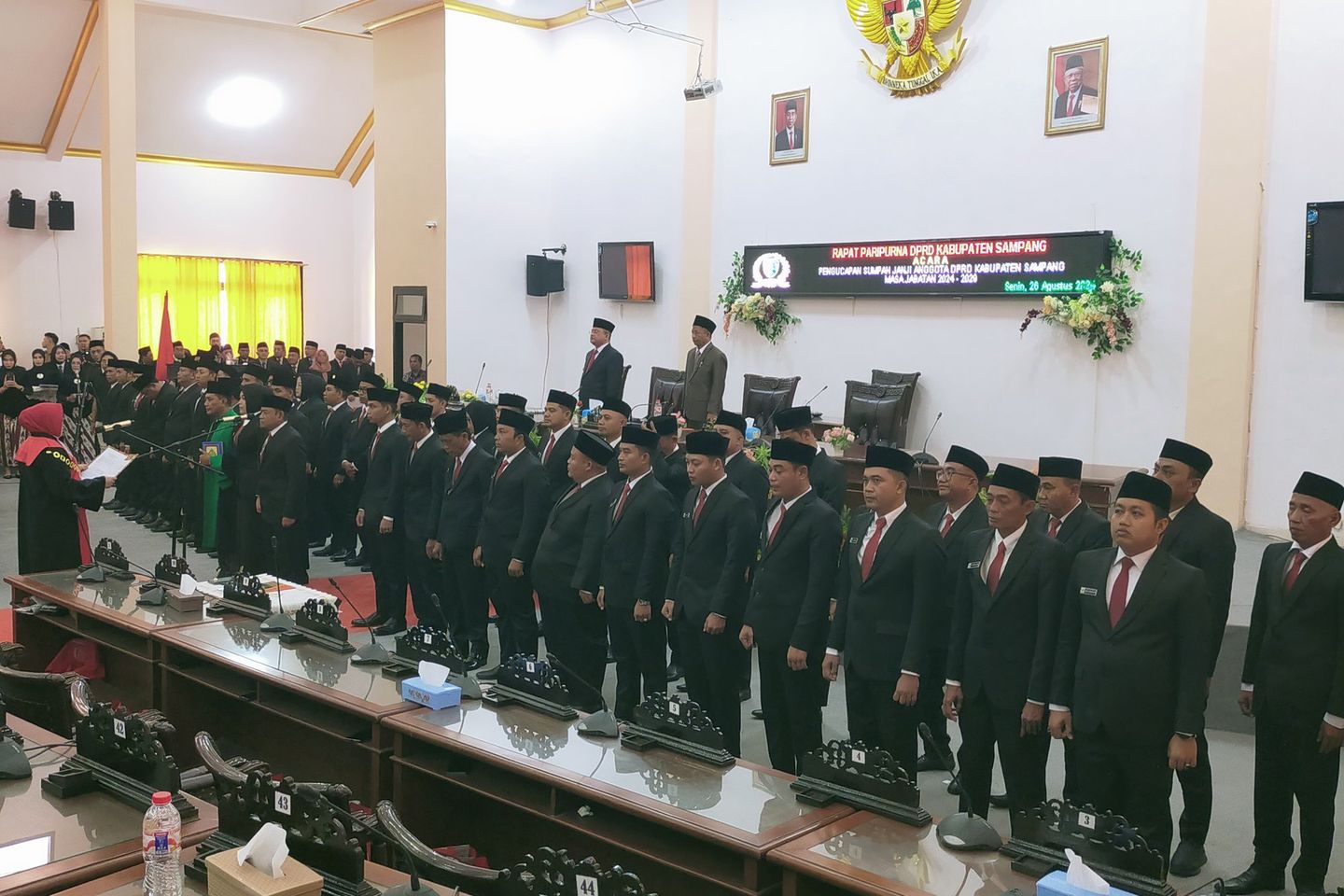 Utang Rp1 Miliar, Belasan Anggota DPRD Sampang Gadaikan SK ke Bank sebagai Jaminan