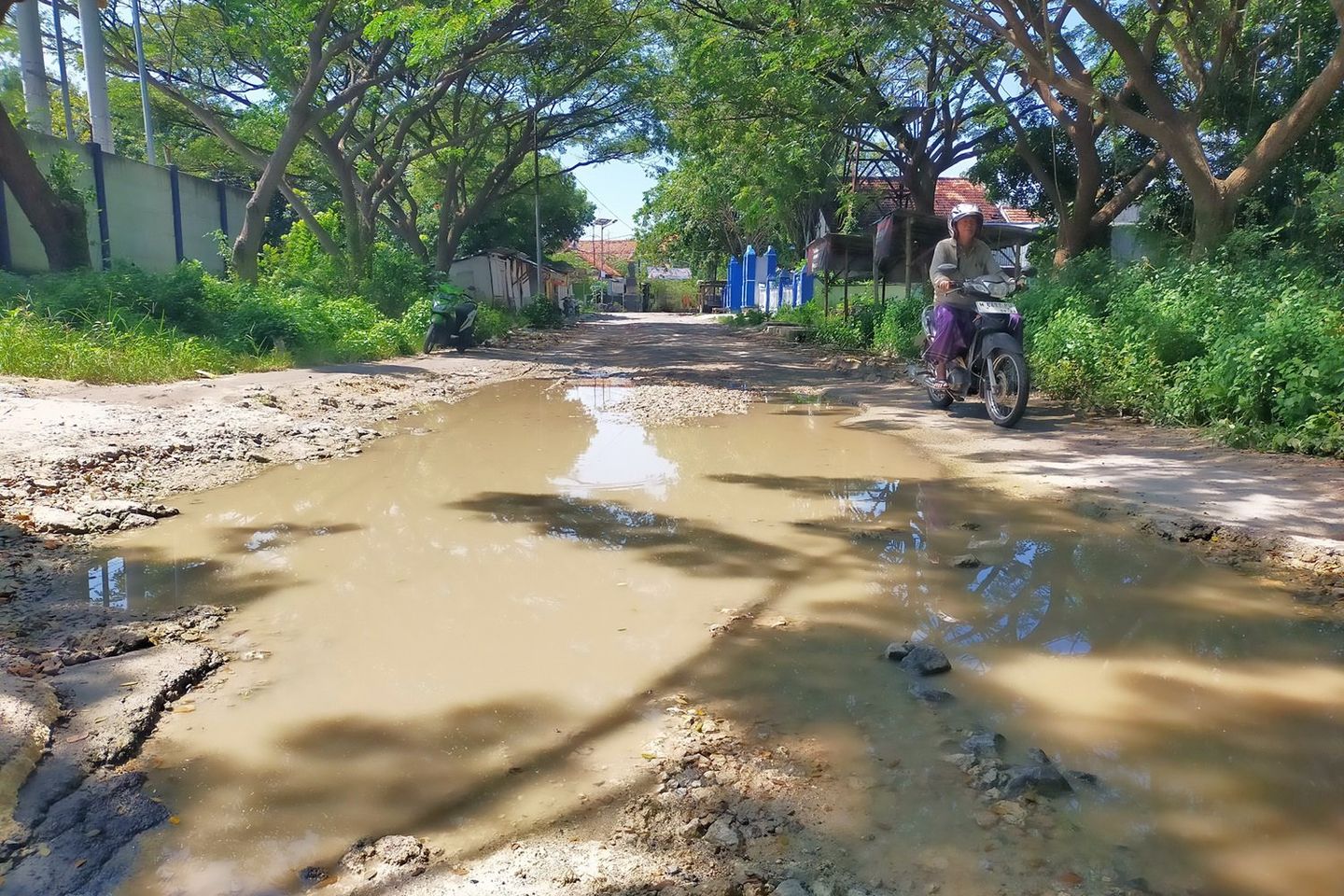 Rusak Berat, Perbaikan Jalan Kawasan Sampang Sport Center Dianggarkan Rp4,3 Miliar