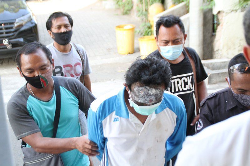 Agar Tak Dikenali, Dukun Cabul Ini Nekat Siram Wajah dengan Air Panas