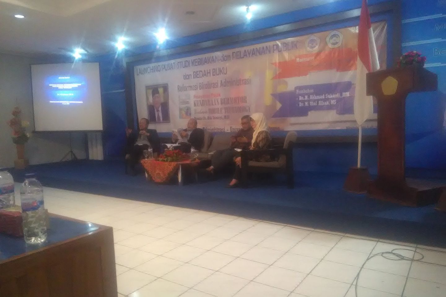 Unitomo Kembangkan Pusat Studi Layanan Masyarakat Berbasis IT
