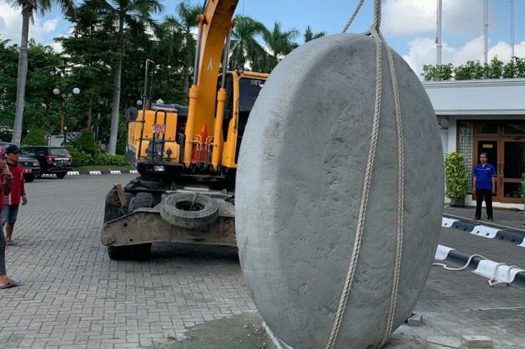 Cetak Rekor MURI dengan Cobek Raksasa