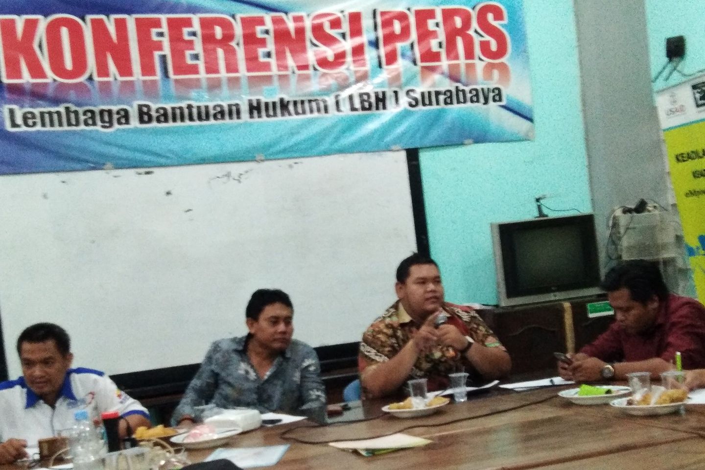 Gabungan Serikat Buruh Jawa Timur dan LBH Surabaya Tolak RUU Cipta Lapangan Kerja