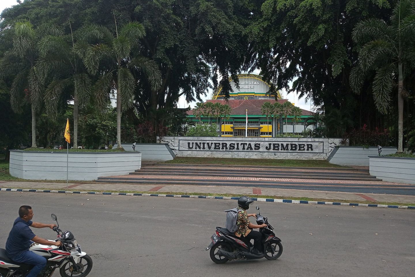 Antisipasi Corona, Unej Tunda  Wisuda dan Kegiatan Massal Lainnya