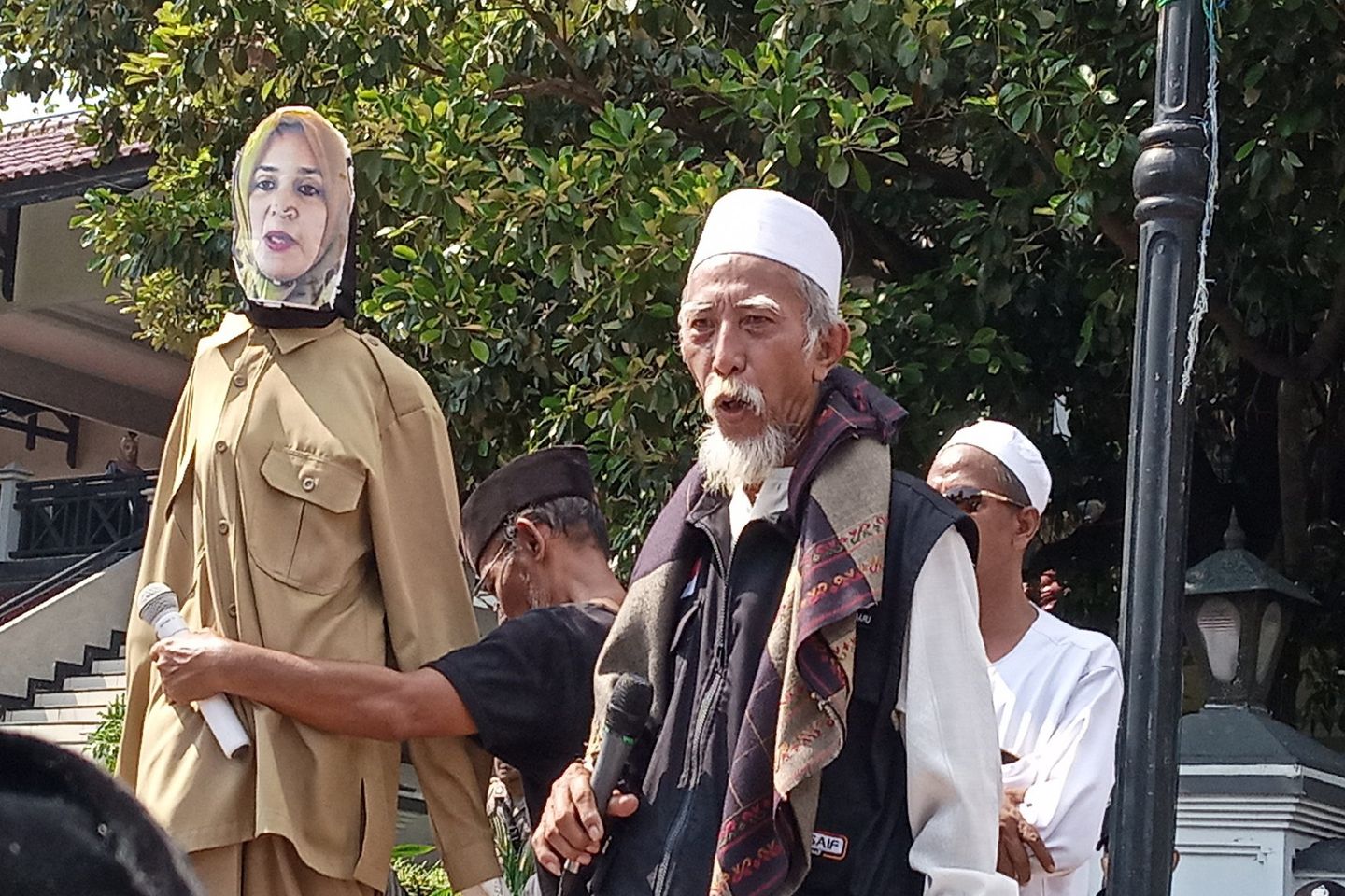 Ada ‘Jember Empire’ dalam Demo Kritik Bupati Jember