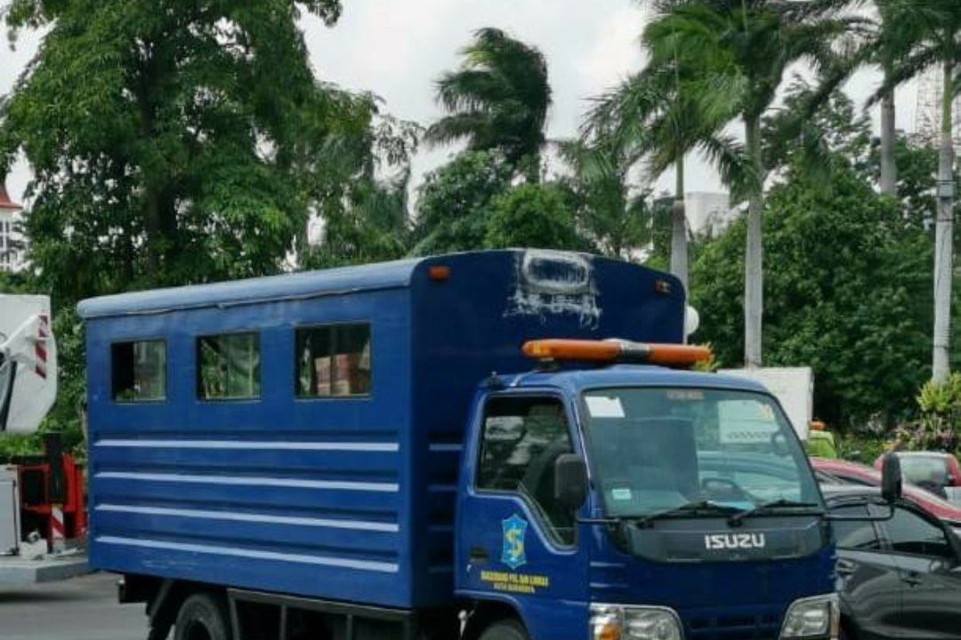Pemkot Surabaya Kirim Bahan Makanan untuk Korban Banjir Bandang Bondowoso