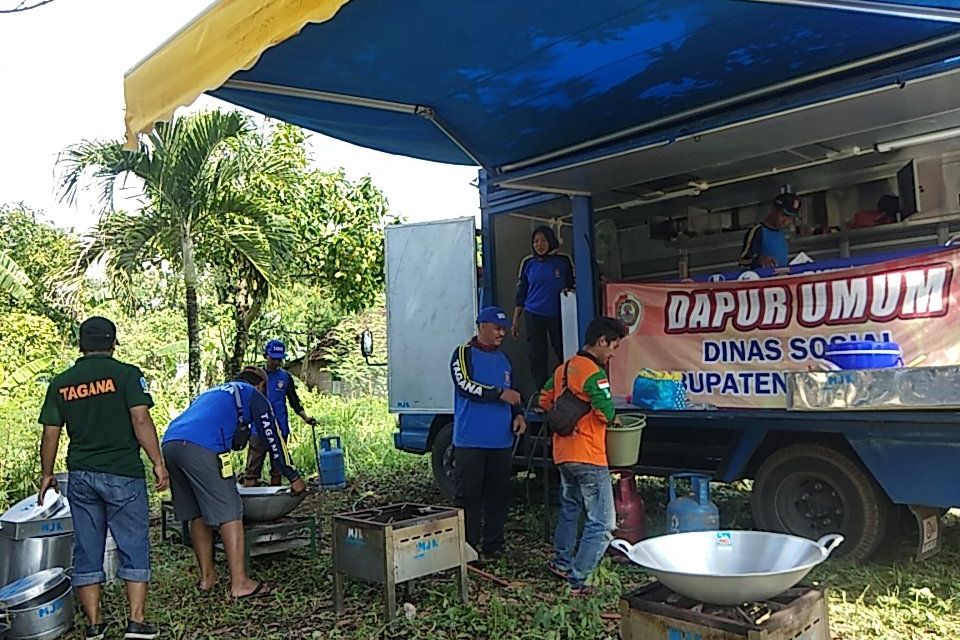 Dinas Sosial Mojokerto Dirikan Dapur Umum Korban Banjir Desa Tempuran