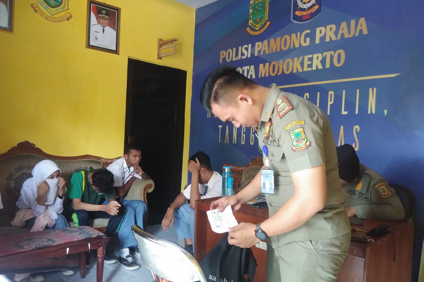 Satpol PP Mojokerto Razia Siswa Bolos Saat Jam Sekolah dan Ujian