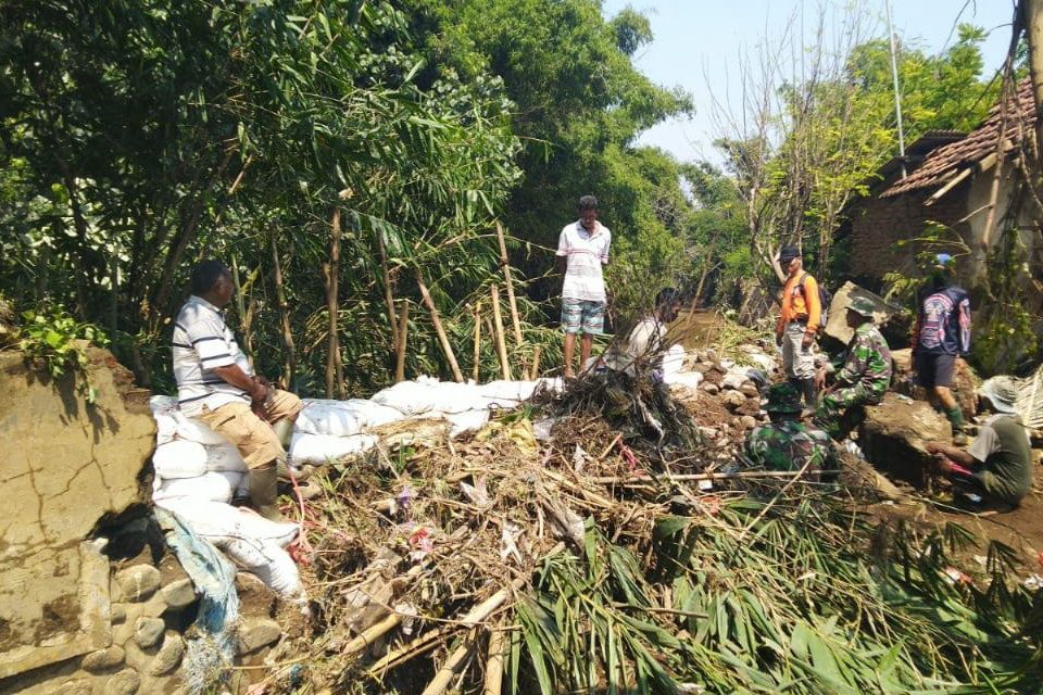 Antisipasi Banjir Susulan, BPBD Probolinggo Siapkan Karung Pasir
