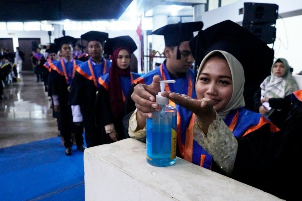 Antisipasi Corona, Prosesi Wisuda ITS Tanpa Jabat Tangan
