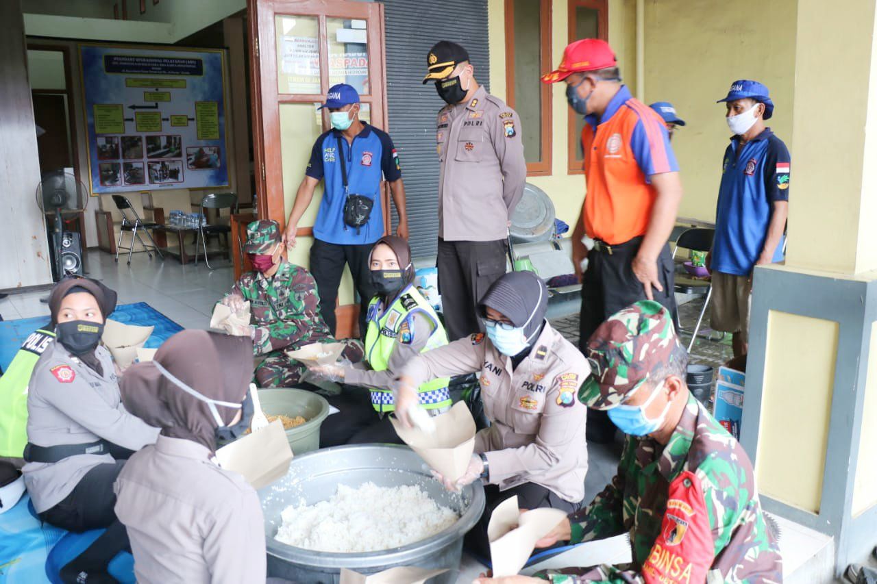 Polres Bersama Kodim dan Pemkab Gresik Dirikan Dapur Umum di 13 Lokasi