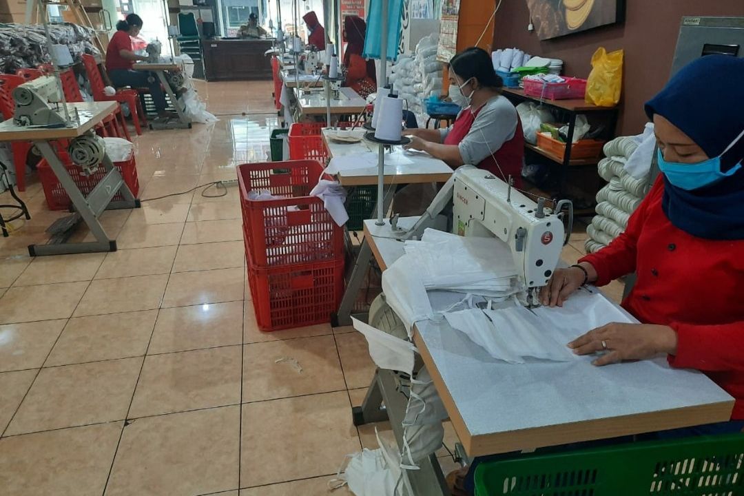 UMKM Binaan Pemkot Surabaya Terus Produksi Ribuan Masker dan APD