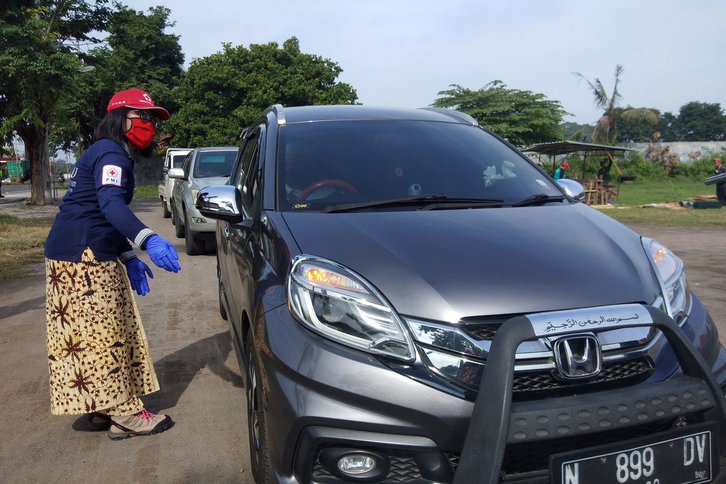 Semangat Hari Kartini, Puluhan Relawan Perempuan Ikut <em>Screening </em>Covid-19 Pakai Jarik