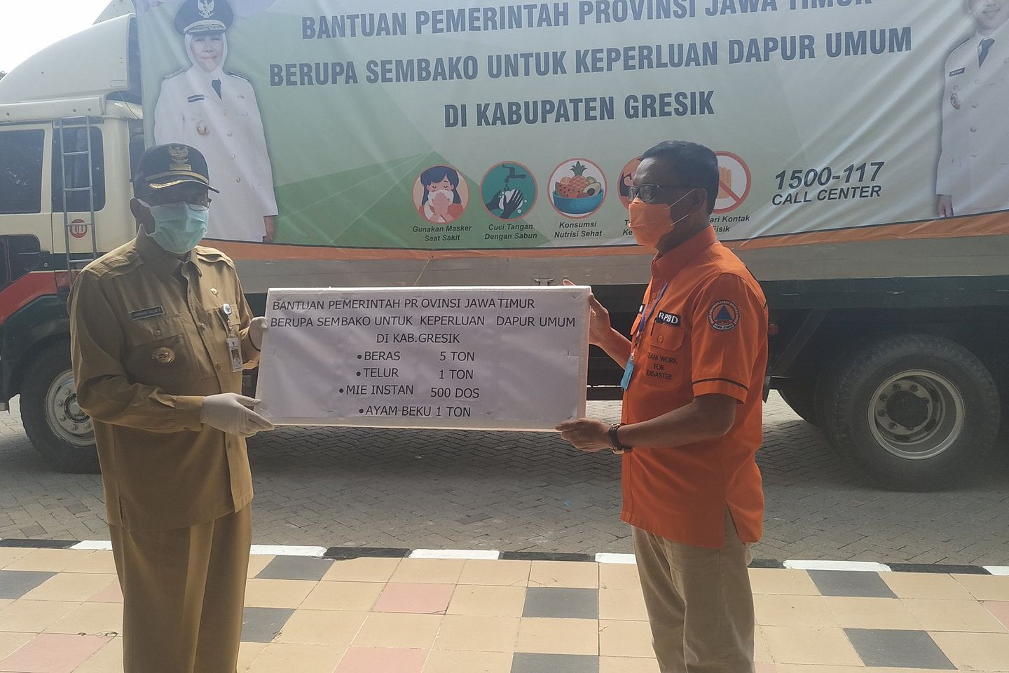 Gresik Terima Sembako Pemprov Jatim untuk Dapur Umum Covid-19