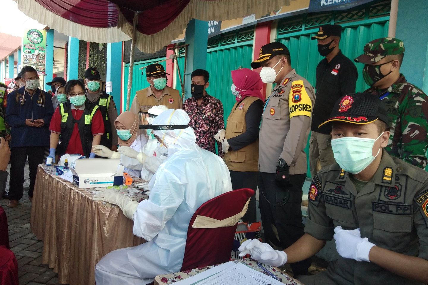 Rapid Test Massal, Enam Pengunjung Pasar Kemlagi Mojokerto Reaktif Covid-19