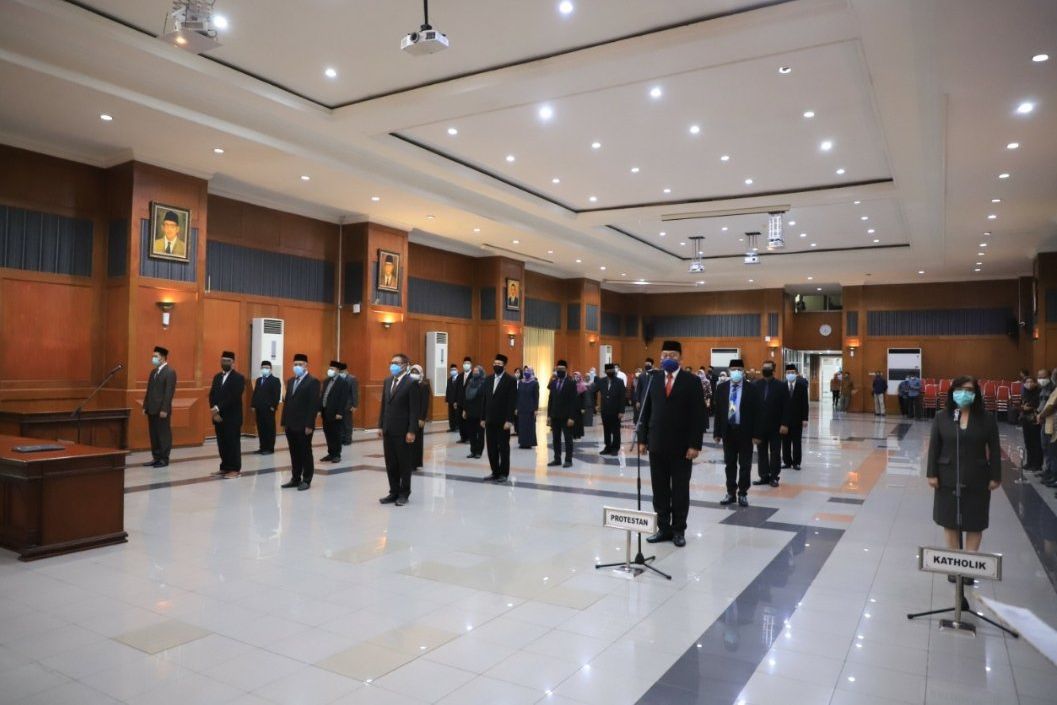 Jaga Jarak dan Pakai Masker, Risma Lantik 71 Pejabat