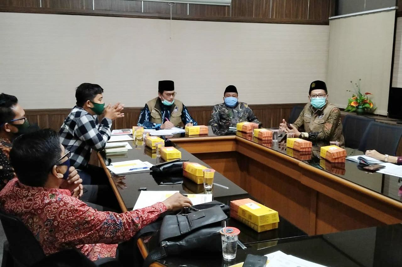Hidup Baru bersama Covid, Pemkab Gresik Bantu Fasilitas Kesehatan Pesantren