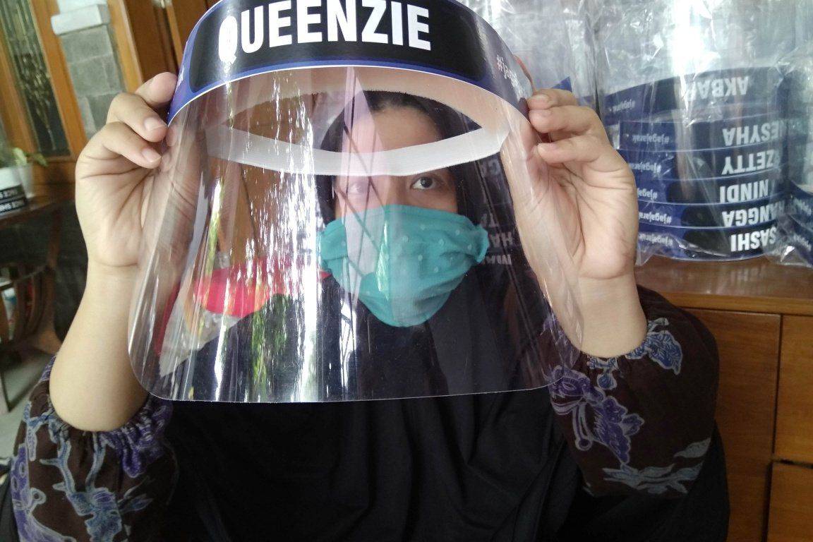 Menjelang <em>New</em> <em>Normal</em>, Permintaan <em>Face</em> <em>Shield</em> Meningkat