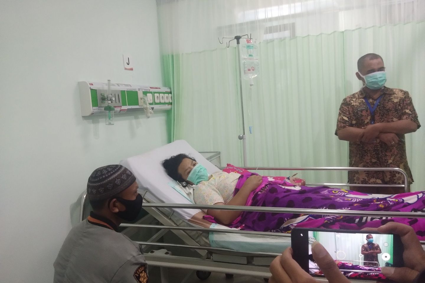 Cemburu, Pria di Mojokerto Aniaya Istri dan Anak Tiri Nyaris Tewas