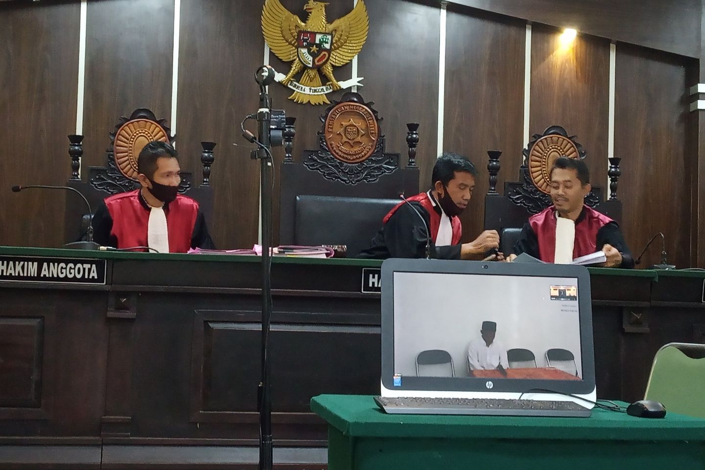 Bunuh Ayah, Anak dan Ibu Divonis 20 Tahun dan 10 Tahun Penjara
