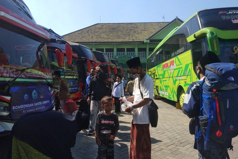 Kembali ke Pondok, Santri Lirboyo Diimbau Disiplin Protokol Kesehatan