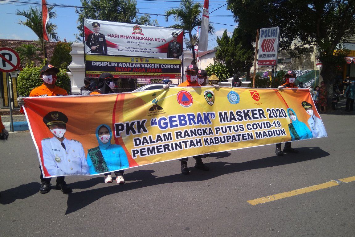 Cegah Penyebaran Covid-19, TP PKK Madiun Edukasi Penggunaan Masker