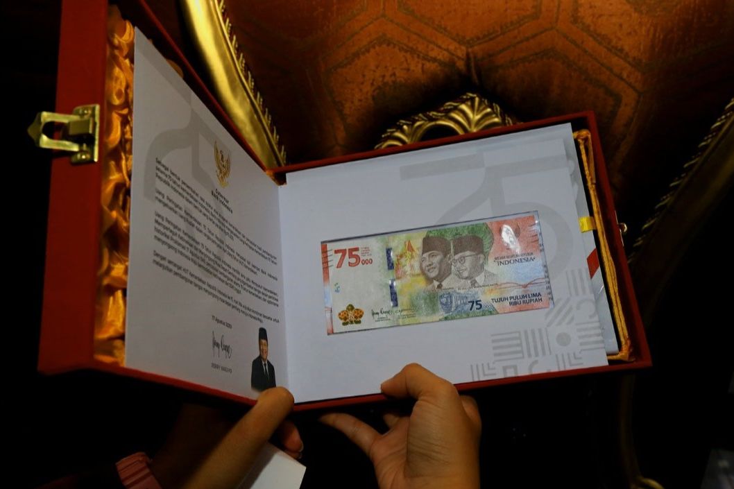 Diberi Uang Baru Pecahan Rp75 Ribu, Ini Kata Risma
