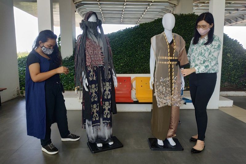 Dua Mahasiswi UK Petra Juara di Surabaya Fashion Designer Award 2020
