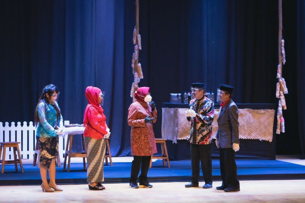 Lupa Naskah Saat Main Ludruk Bareng Cak Kartolo, Risma Beri Pesan ke Warga