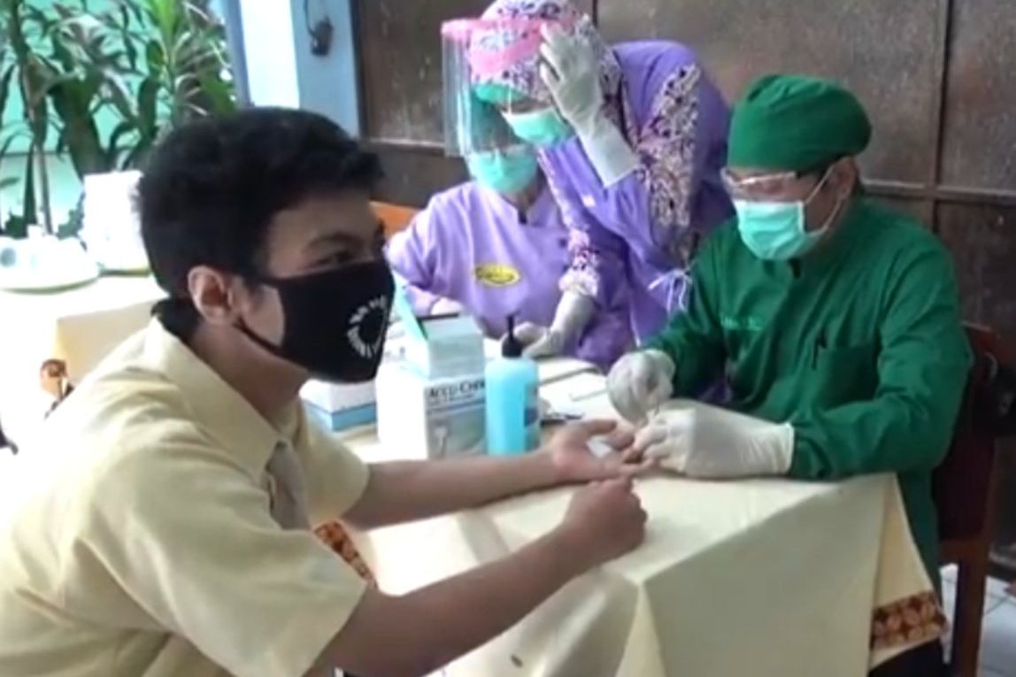 Jelang Sekolah Tatap Muka, Siswa di Madiun Jalani Rapid Test