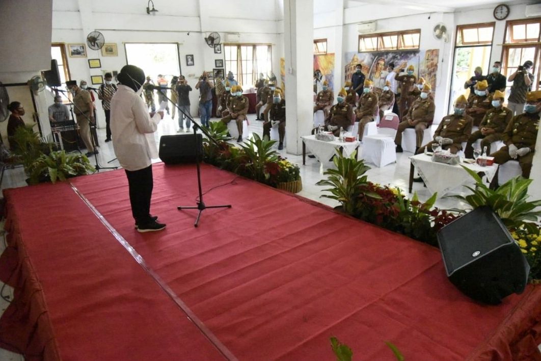 Audiensi Bersama Veteran, Risma Minta Sekolah Kebangsaan Tetap Berlanjut