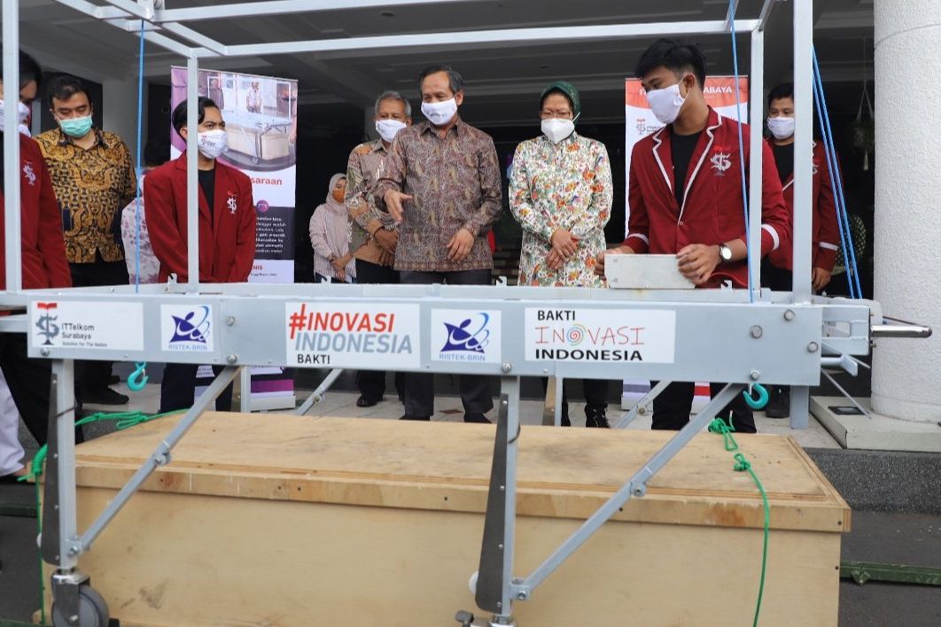 ITTS Bantu Masker Berfilter hingga <em>Crane</em> Peti Jenazah untuk Surabaya