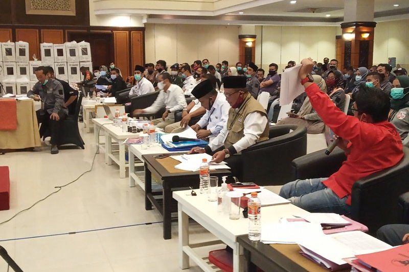 Rekap Pilkada Jember Alot, Tim Paslon Tuding Ada Pelanggaran Administrasi