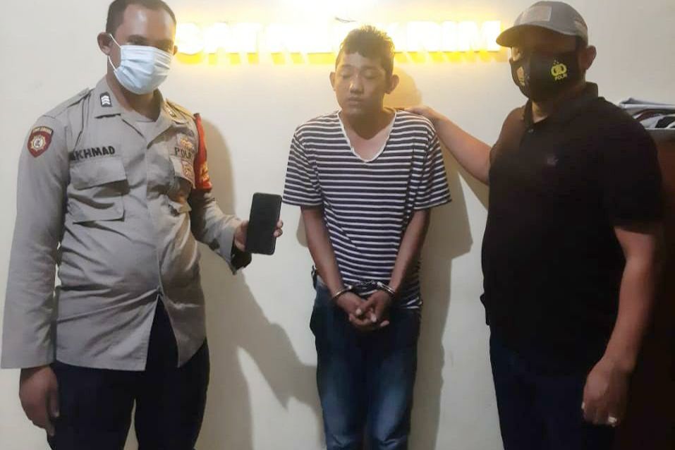Curi Handphone Dalam Bus, Pemuda Asal Tuban Ditangkap