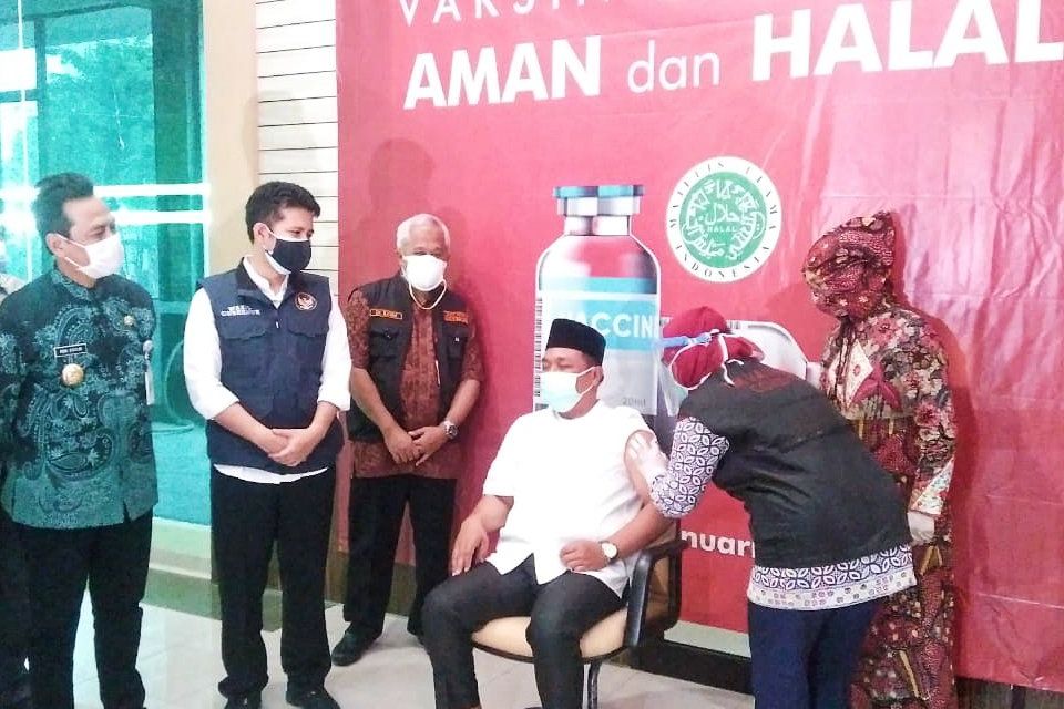Kondisi Tak Fit, Vaksinasi Covid-19 Beberapa Pejabat di Gresik Ditunda