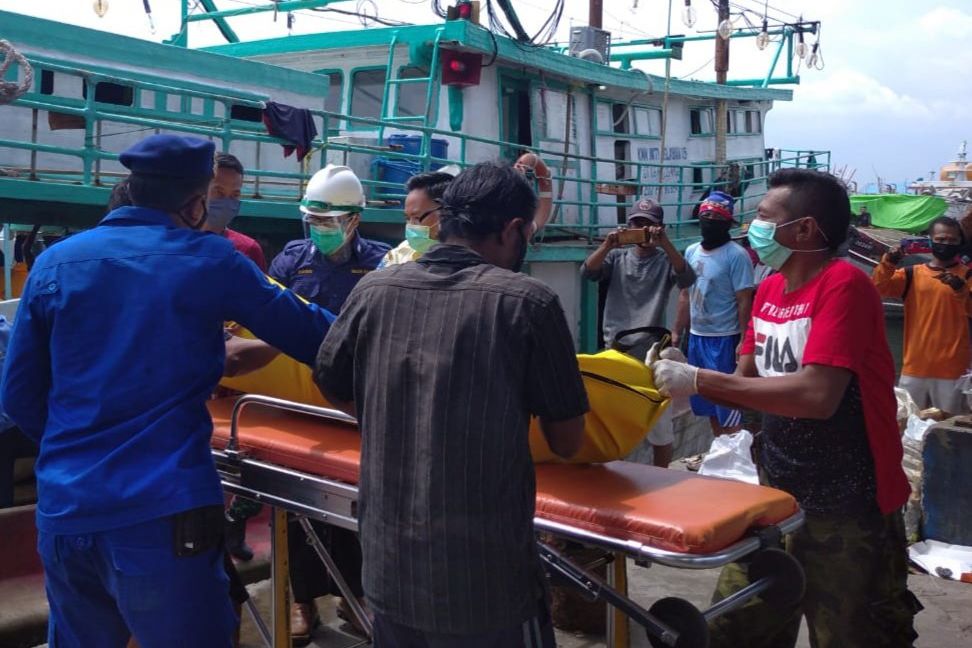 Meninggal Diduga Infeksi, Jenazah Kru KM Inti Nelayan 15 Dibawa ke Probolinggo