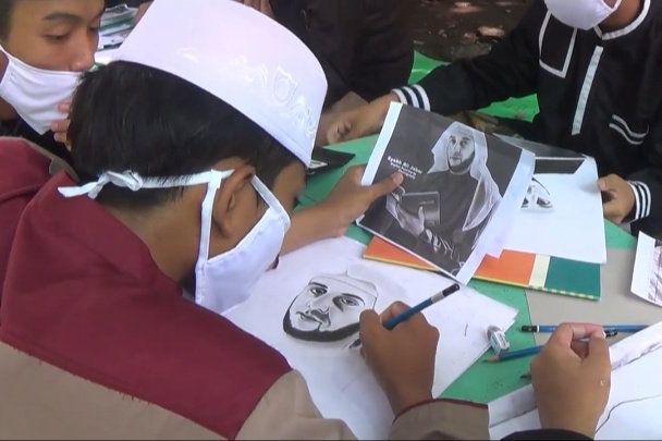 Melihat Seni Sketsa dan Kaligrafi Santri Ponpes Riyadlus Sholihin Probolinggo
