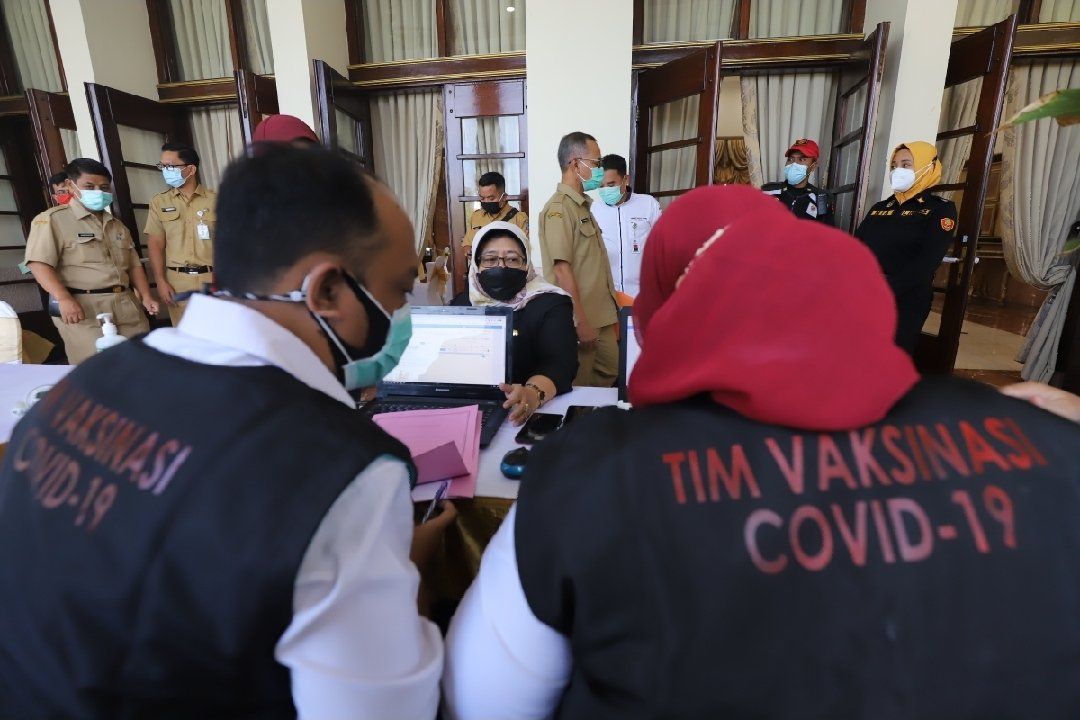 Tiga Nakes Usai Divaksin Terpapar Covid-19 Menjadi Kasus Pertama