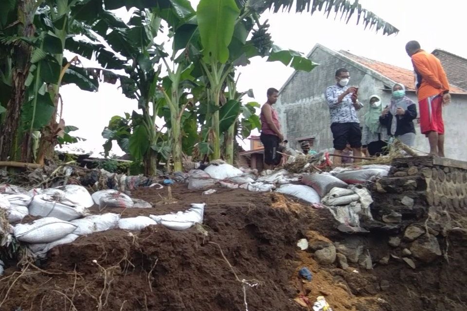 Tanggul Jebol di Sungai Kedunggaleng Probolinggo Bertambah, Banjir Susulan Ancam Warga