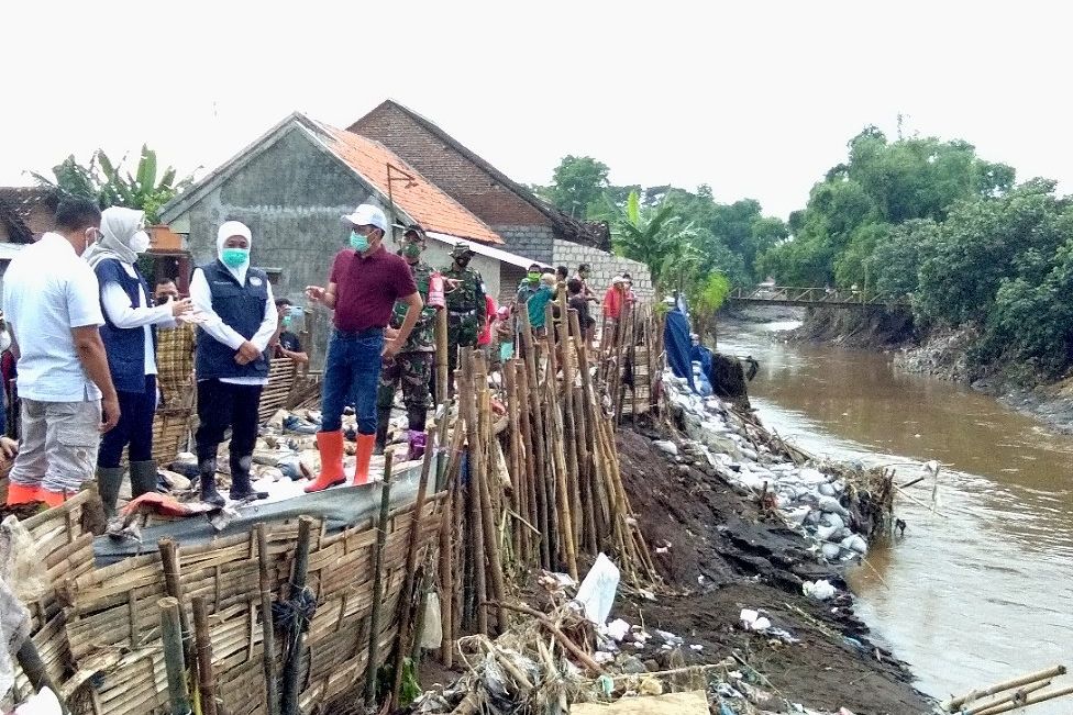 Cegah Banjir Khofifah Ajak Masyarakat <em>Jogo Kali</em>