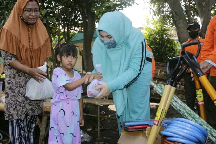 PKK Kota Probolinggo Gelontorkan Bantuan Bagi Warga Terdampak Banjir Dringu