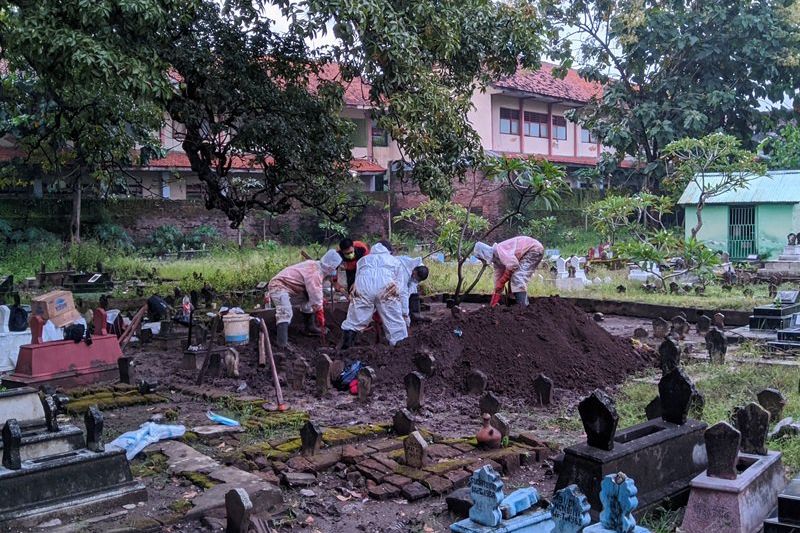 Jenazah Covid-19 Dimakamkan Keluarga Sendiri Berisiko Meski dengan Prokes