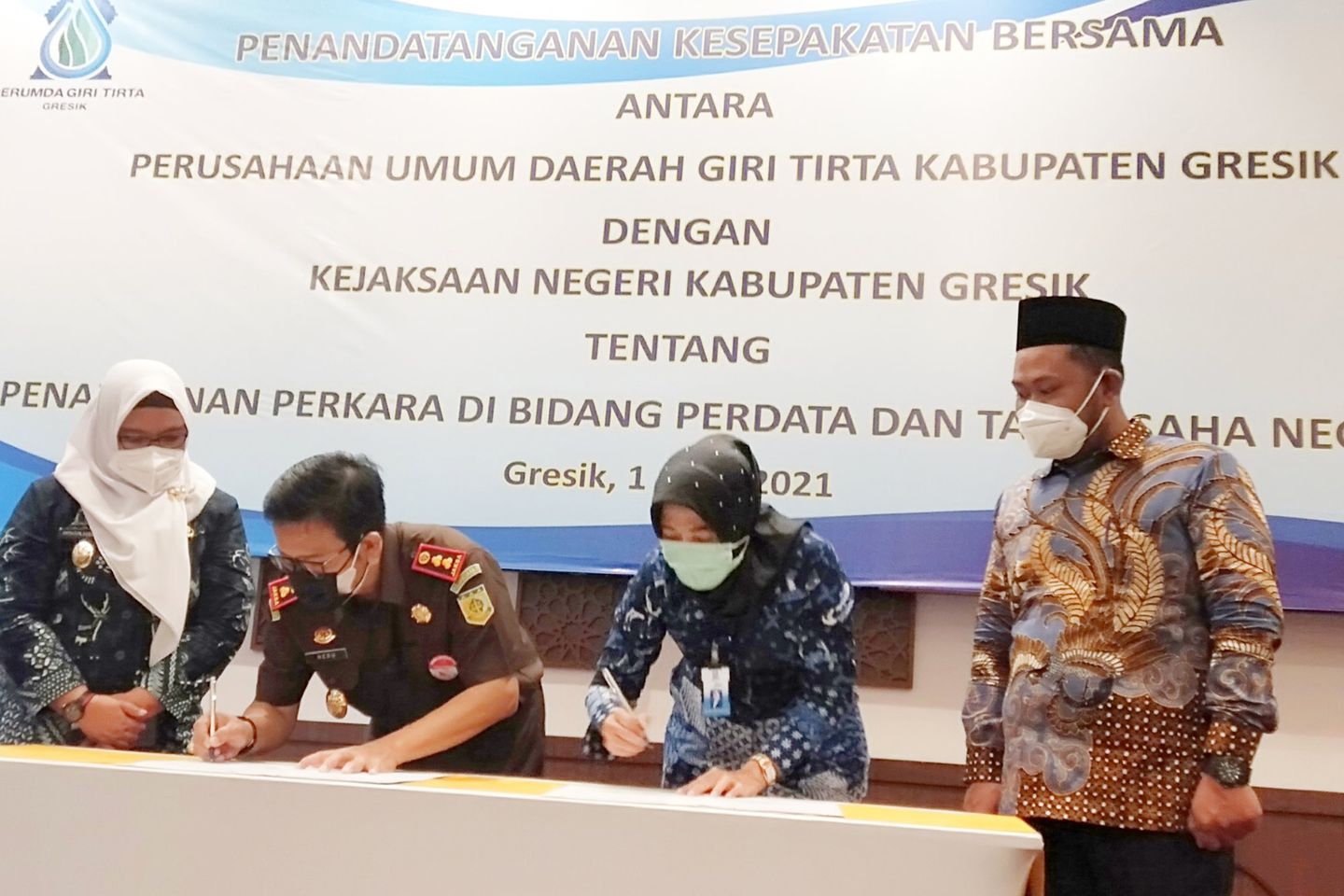Kejari Gresik dan Perumda Giri Tirta Teken MoU Pendampingan Perdata dan TUN