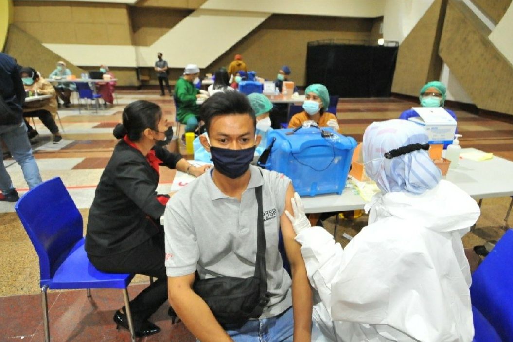 300 Ribu Warga Surabaya Divaksin