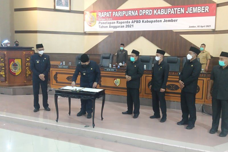 Dikebut Seminggu, APBD Jember 2021 Rp4,4 Triliun Akhirnya Disahkan